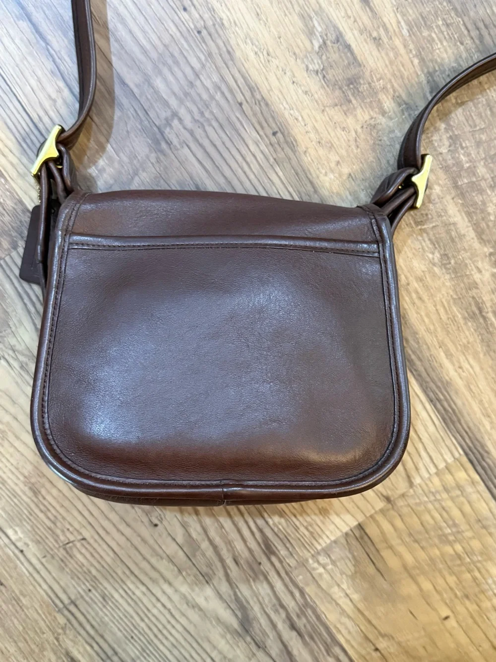 Vintage Coach Mahogany Brown 9965
Legacy Small Flap Crossbody Bag Brass hardware - Picture 3 of 16